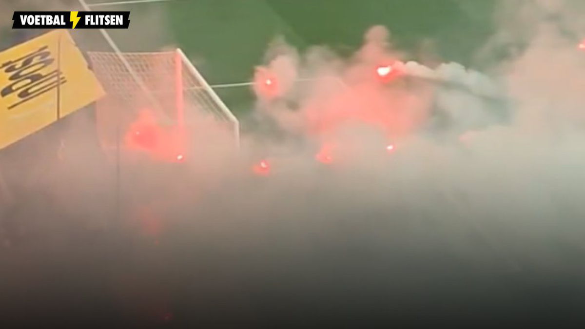 Rode vuurzee op veld bij Polen-Nederland zorgt voor tijdelijke staking