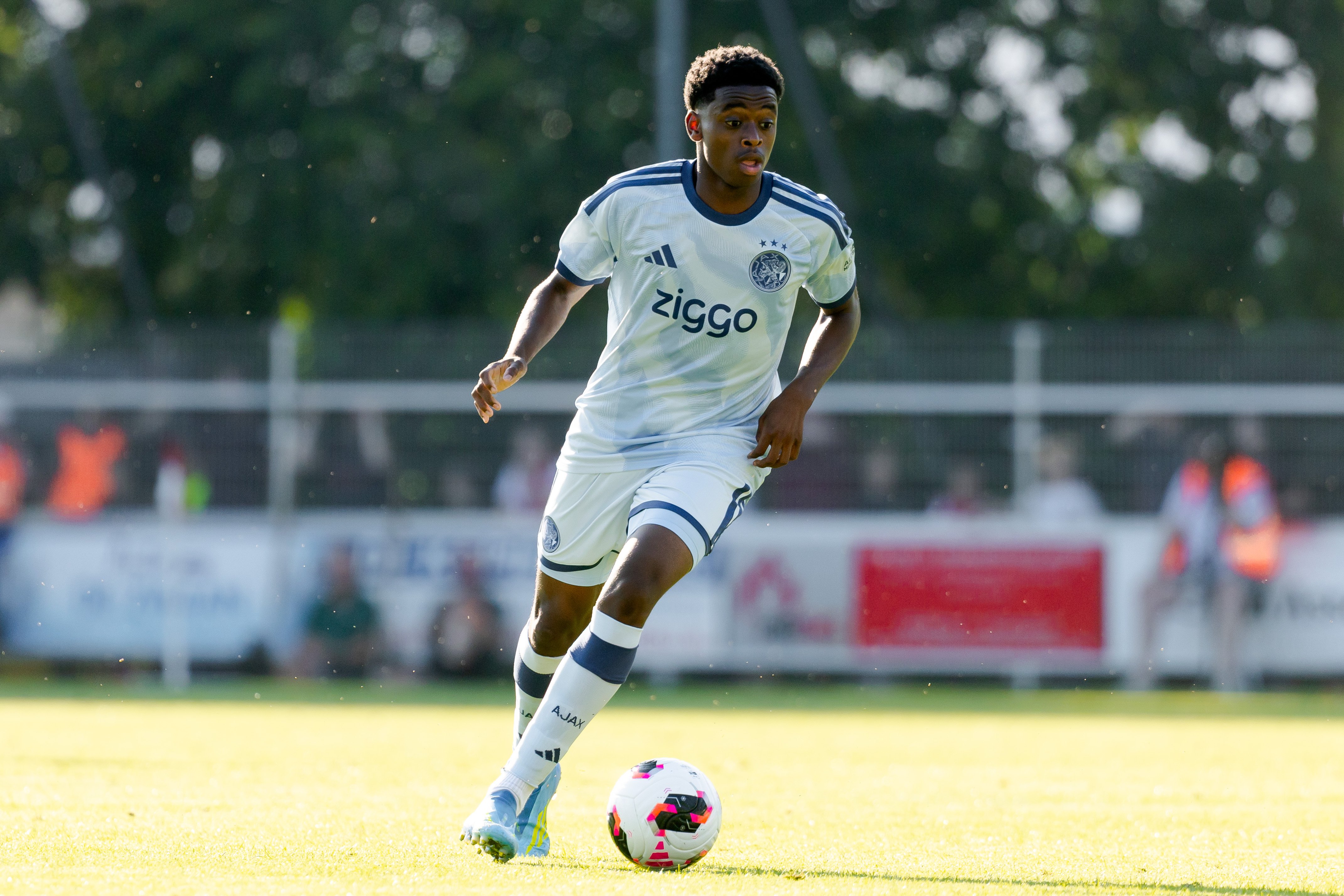Mohamed Abdalla scoorde een historische treffer tegen FK Vojvodina. De zestienjarige Ajacied werd met zijn doelpunt de jongste scorer ooit van een Nederlandse club in Europees verband.