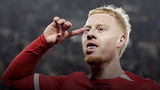 Mexx Meerdink in actie: Feyenoord wordt genoemd, maar AZ twijfelt over verkoop.