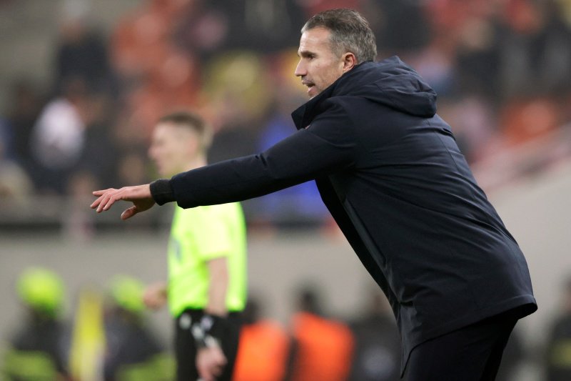 Feyenoord geeft zege weg met wissels en verliest in slotfase van FCSB