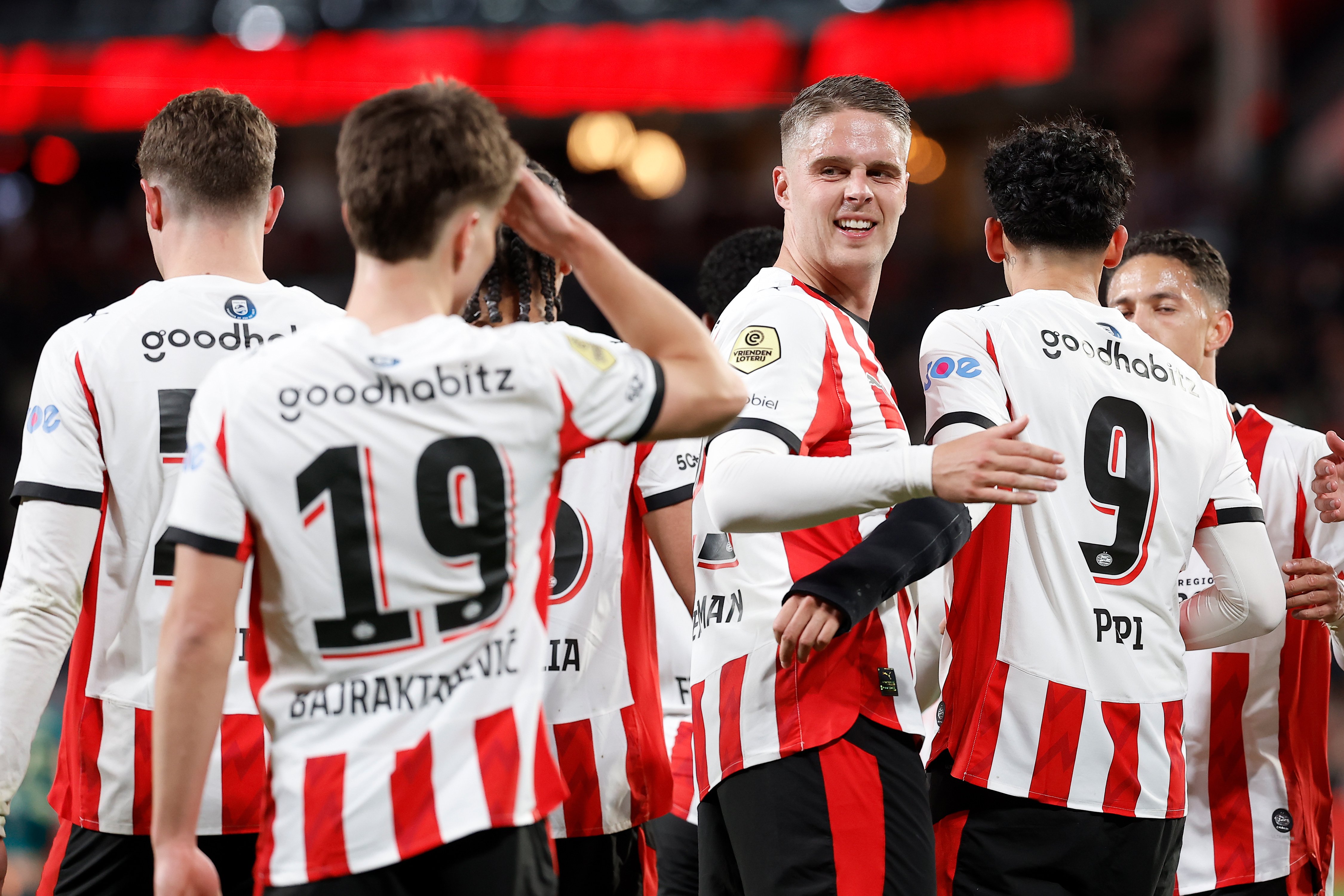 PSV loopt na moeizame fase uit naar ruime zege op PEC Zwolle