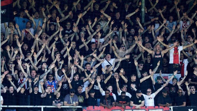 Kijkers zien geweldige sfeer in het Volendam-stadion