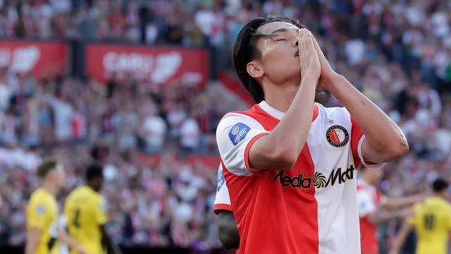 Ueda nadert Feyenoord-iconen als Pellè, Kuijt en Van Hooijdonk