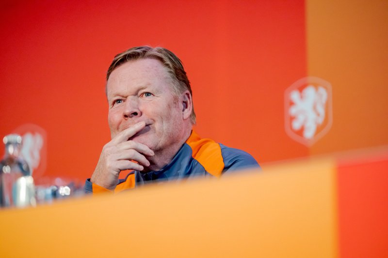 Ronald Koeman tijdens persconferentie