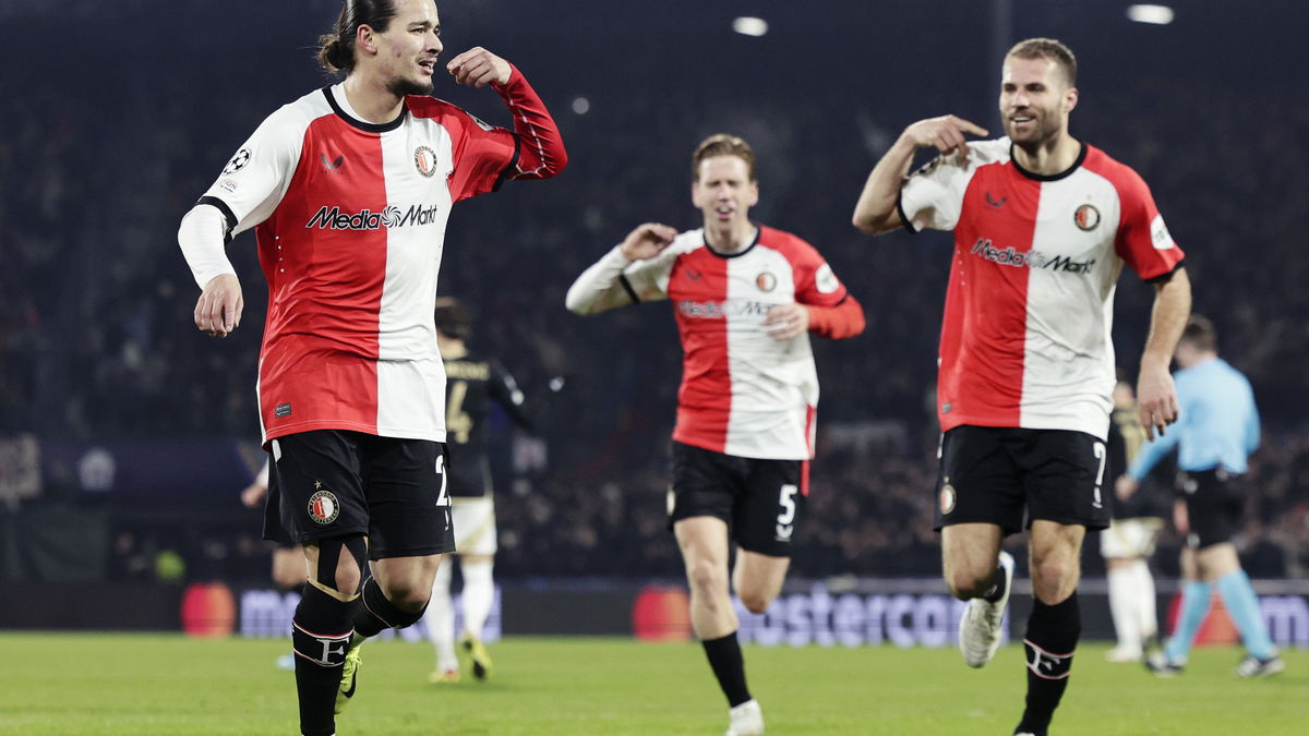 Feyenoord - Aston Villa Gijs Smal en Bart Nieuwkoop zijn hard nodig