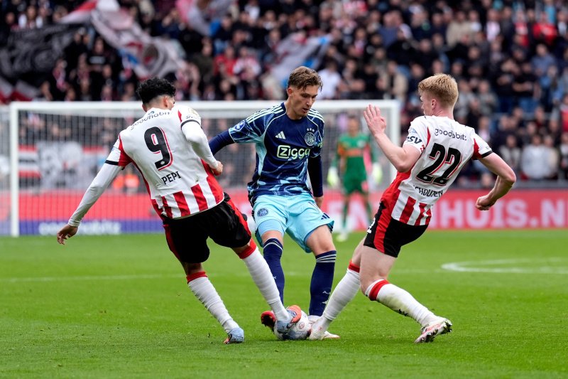 Reacties na PSV - Ajax: een terechte uitslag.