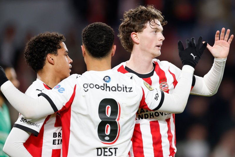 PSV-fans zetten club onder druk voor 17-jarige uitblinker: Geef hem een topcontract