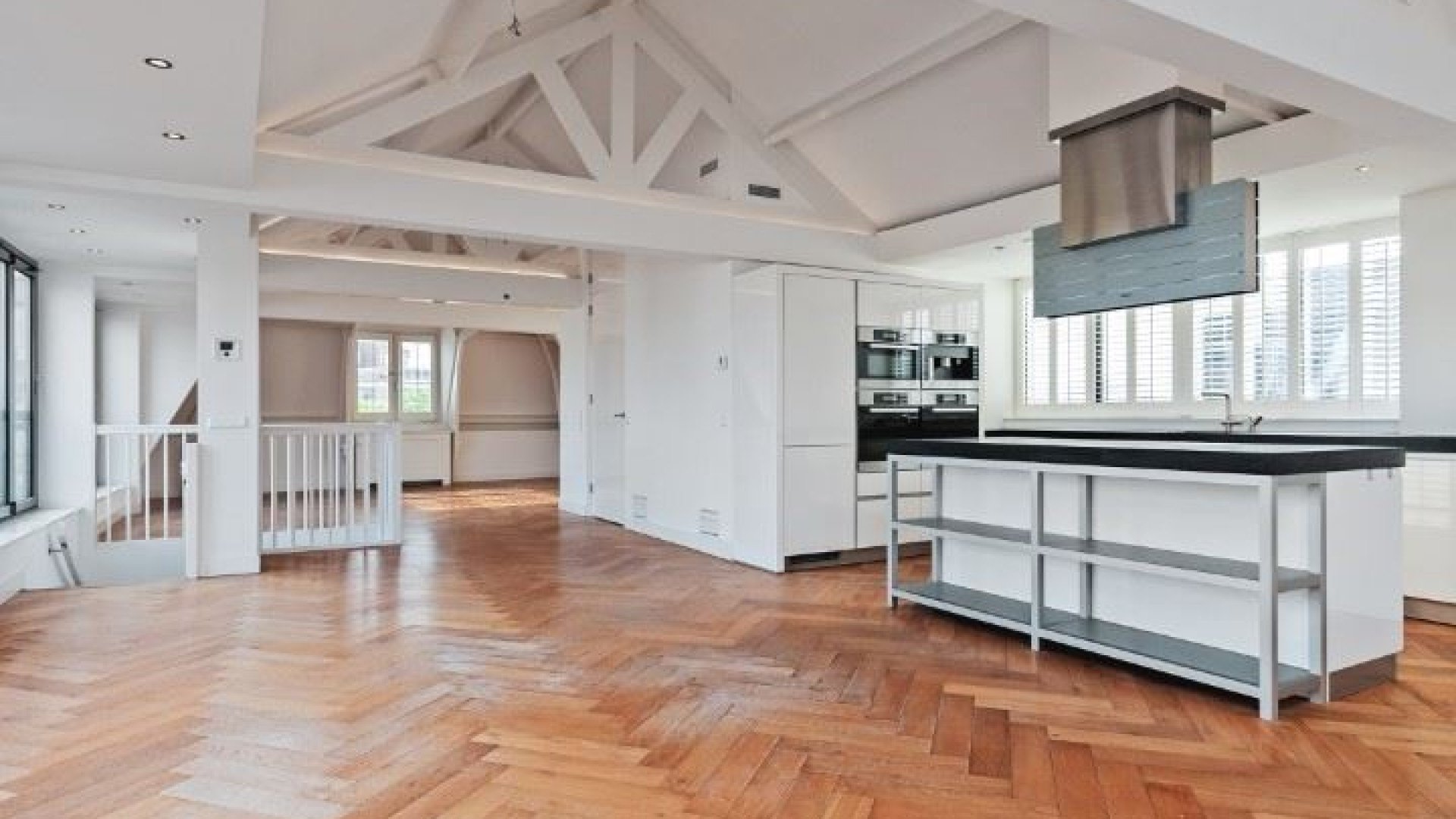 ZIEN: Nigel de Jong zet deze woning voor enorm bedrag te huur