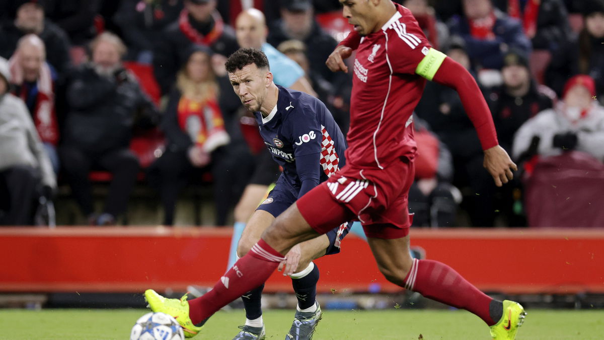 perisic in duel met van dijk