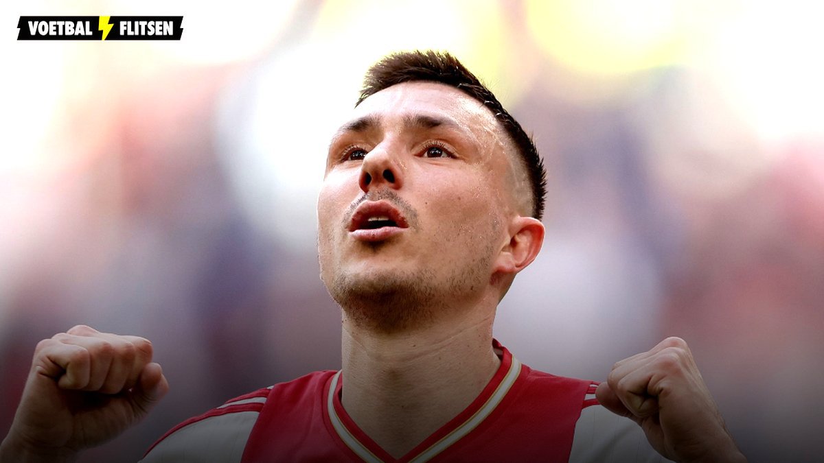 steven berghuis juicht na een doelpunt voor ajax