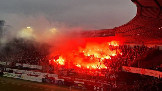 Sparta - PSV stilgelegd: reacties op de sfeeractie van PSV-fans