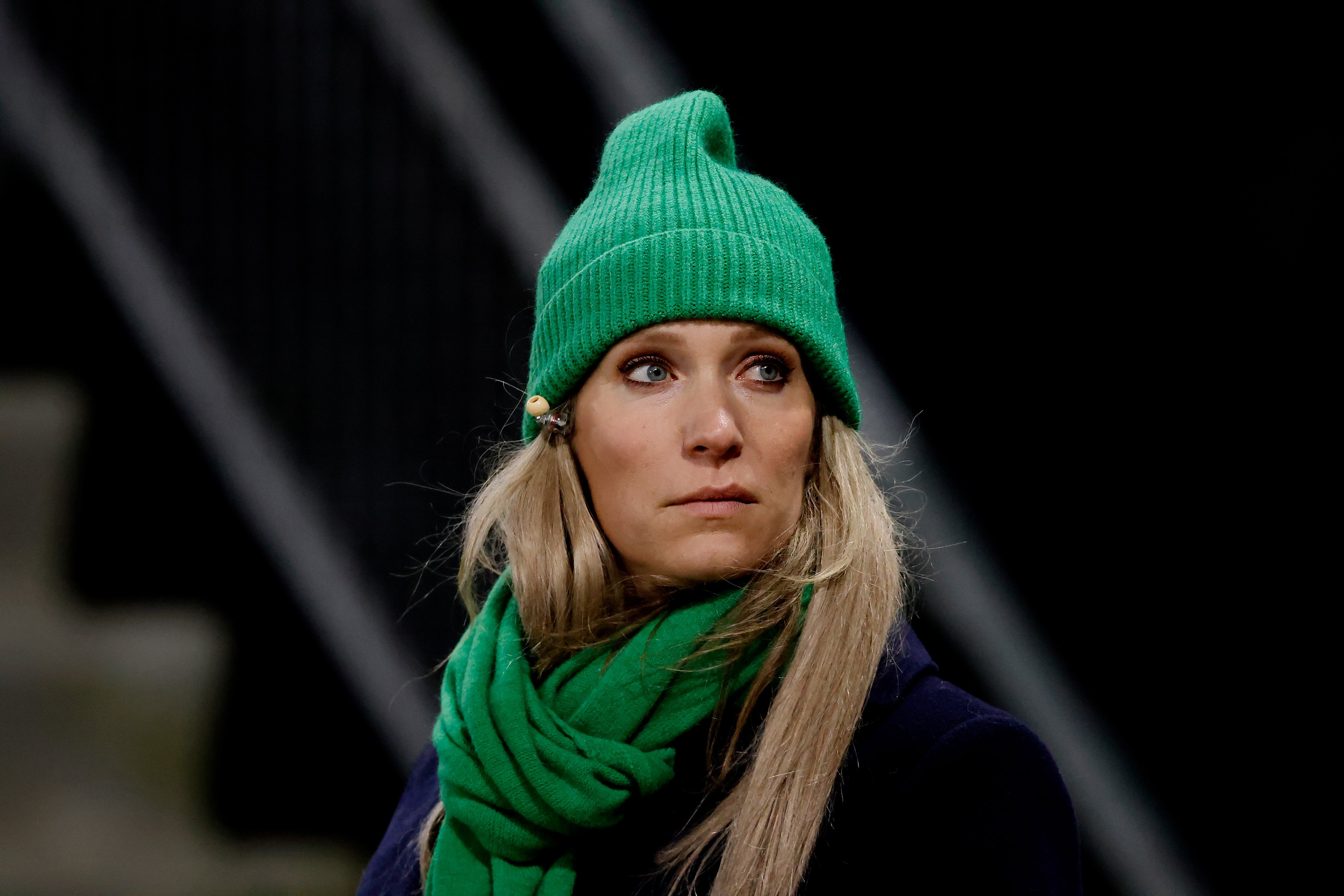 Hélène Hendriks beleeft een ongemakkelijke nacht op het Media Park, waar ze in haar camper werd aangesproken door een beveiliger.