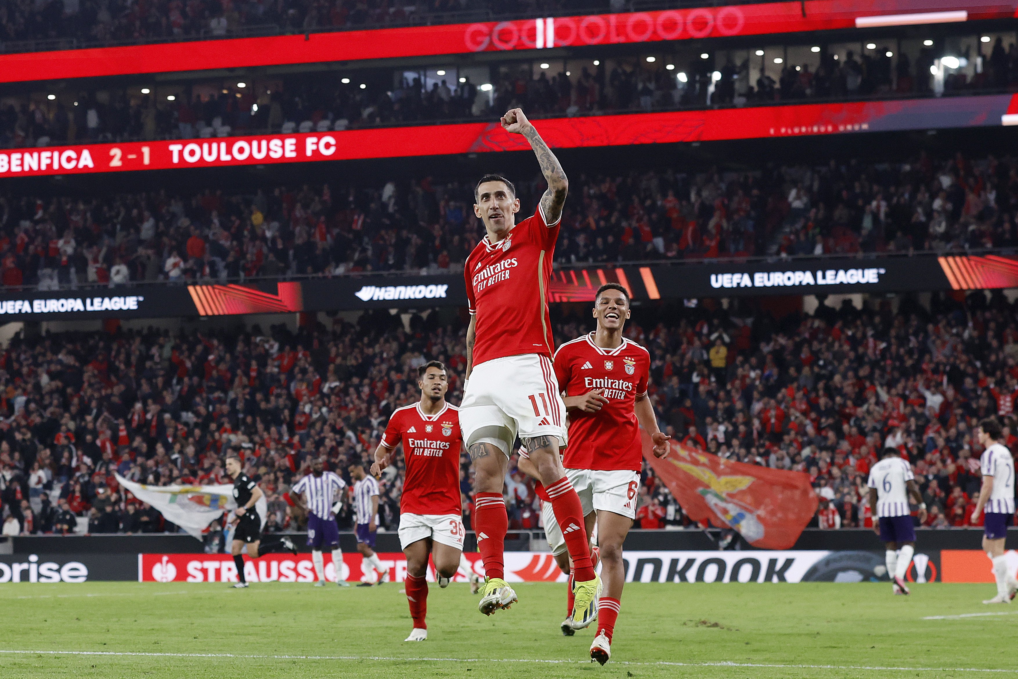 Marcos Leonardo viert een doelpunt namens Benfica. De Braziliaanse spits staat volgens meerdere media in de belangstelling van Ajax.