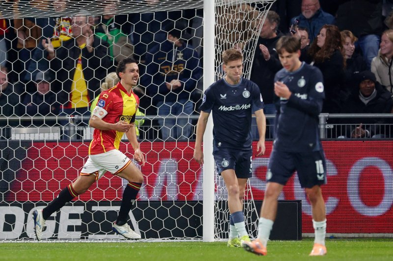 Feyenoord krijgt voetbal les