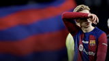 Frenkie de Jong in sportief zwaar weer bij Barça, maar privé gelukkig met zijn zwangere partner Mikky Kiemeney.
