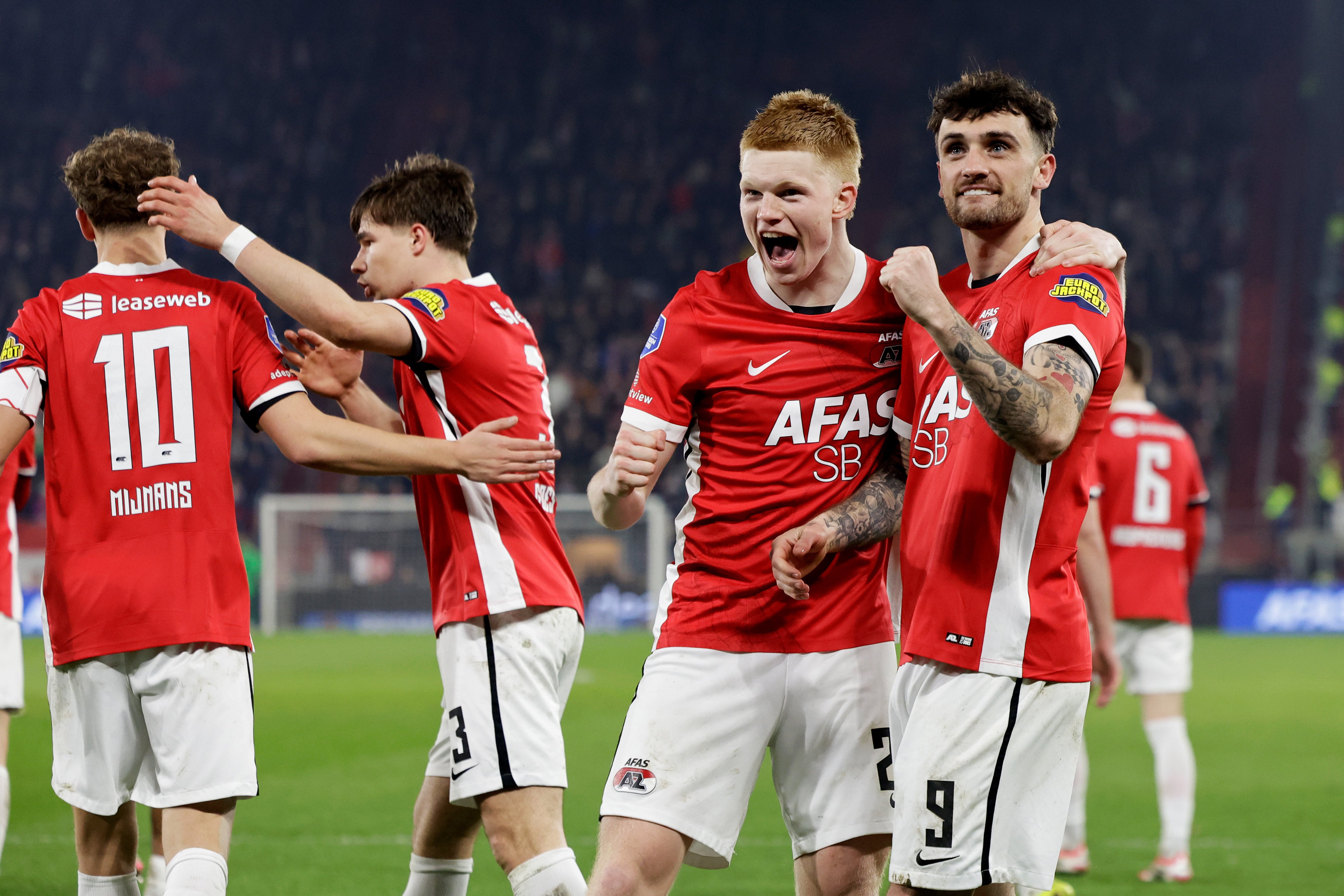 AZ naar bekerfinale na chaotische tweede helft tegen Telstar