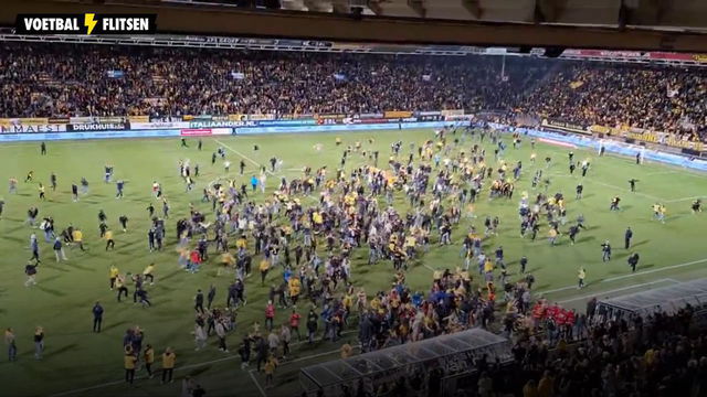 Roda-fans bestormen het veld, maar weten niks van de uitslag bij Groningen