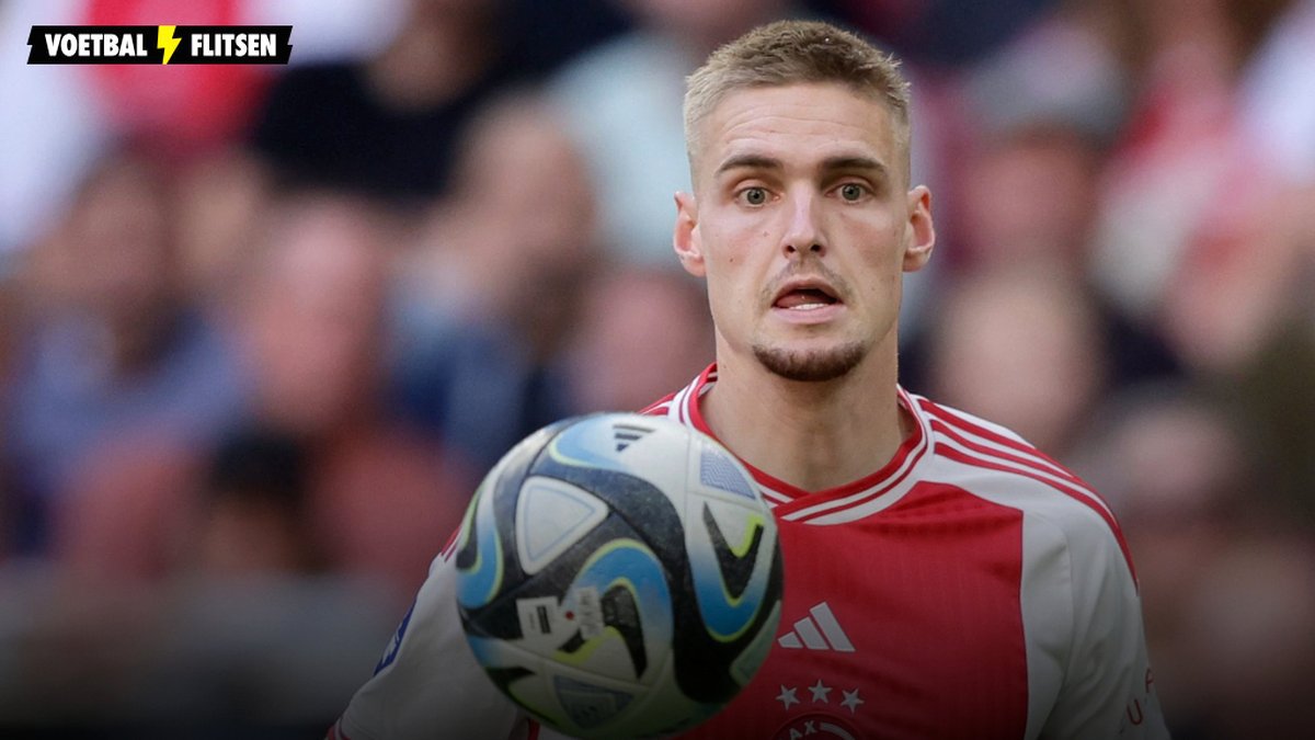 Kenneth Taylor in actie voor Ajax: de middenvelder wordt begeerd door meerdere Italiaanse topclubs, waaronder AS Roma.