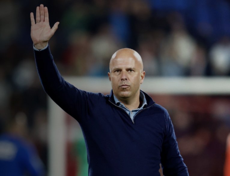 Johan Derksen ziet Arne Slot als de ideale opvolger van John Heitinga bij Ajax.