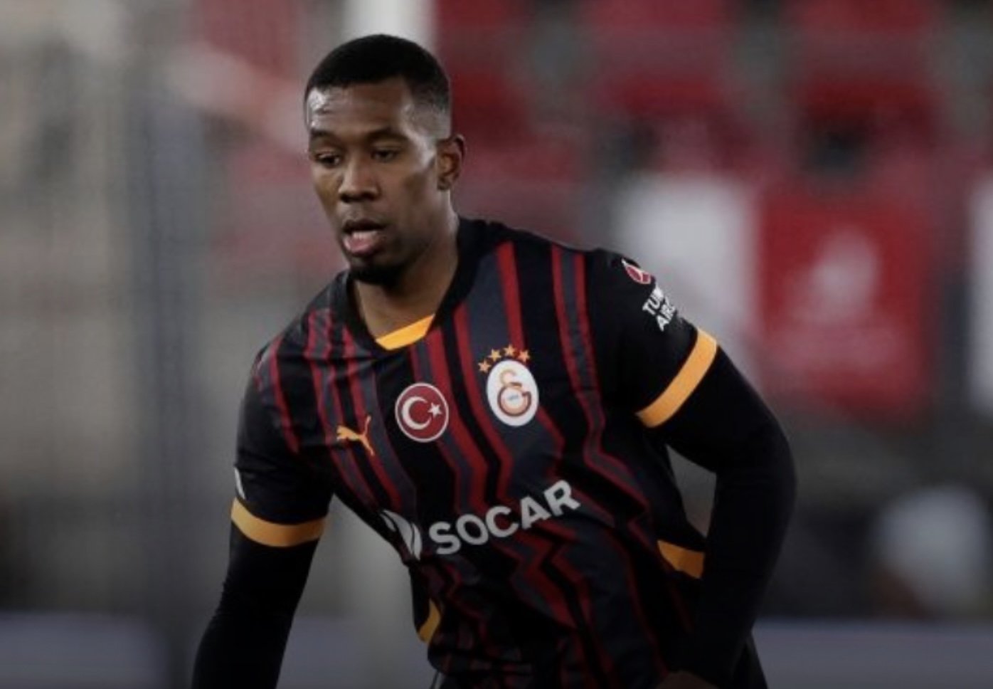 Carlos Cuesta in actie voor Galatasaray: Feyenoord wil de verdediger snel overnemen.