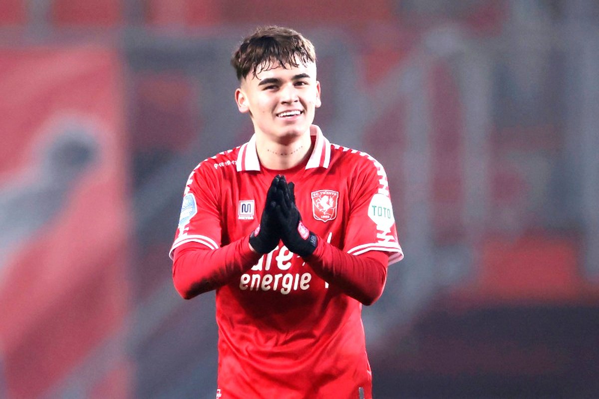 Manfred Ugalde bij FC Twente: Feyenoord ziet hem als ideale spits, maar de route naar een deal is gevoelig.