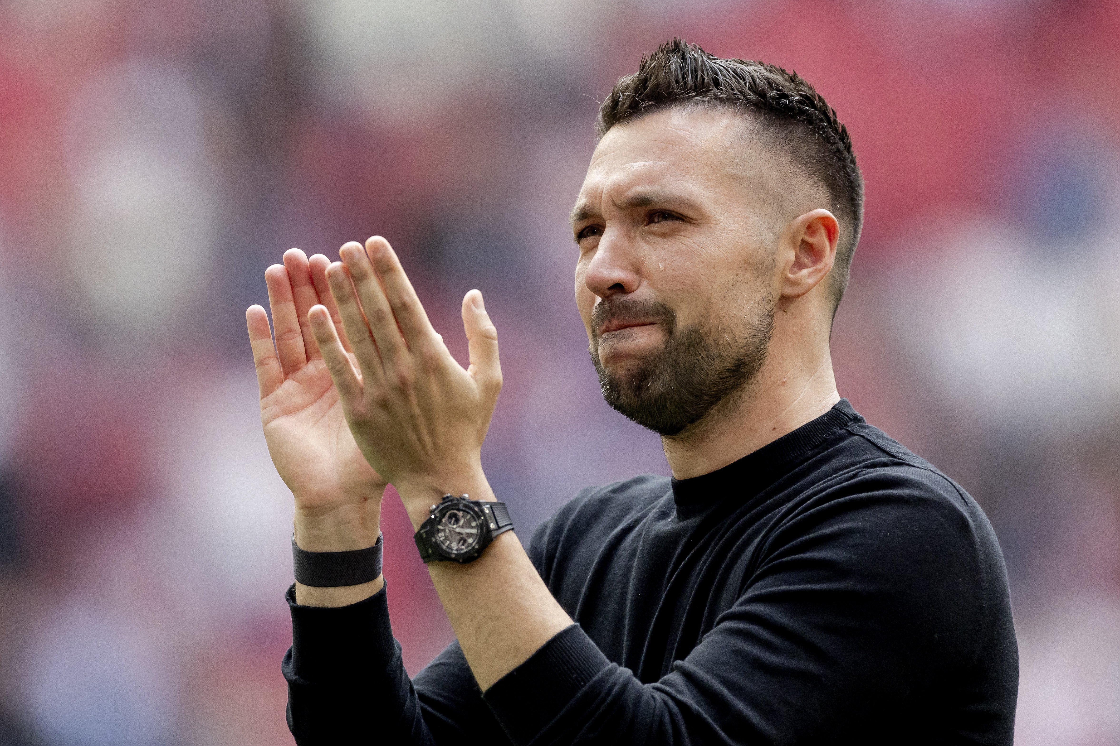 Farioli in tranen na het misgelopen kampioenschap met Ajax