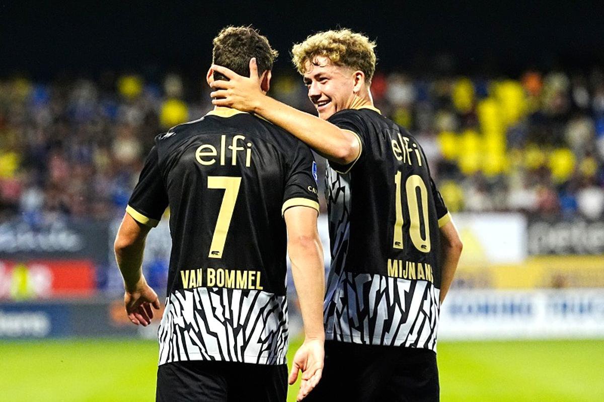 Ruben van Bommel en Sven Mijnans – het duo van AZ staat bovenaan het wensenlijstje van PSV en zou de selectie direct versterken. 