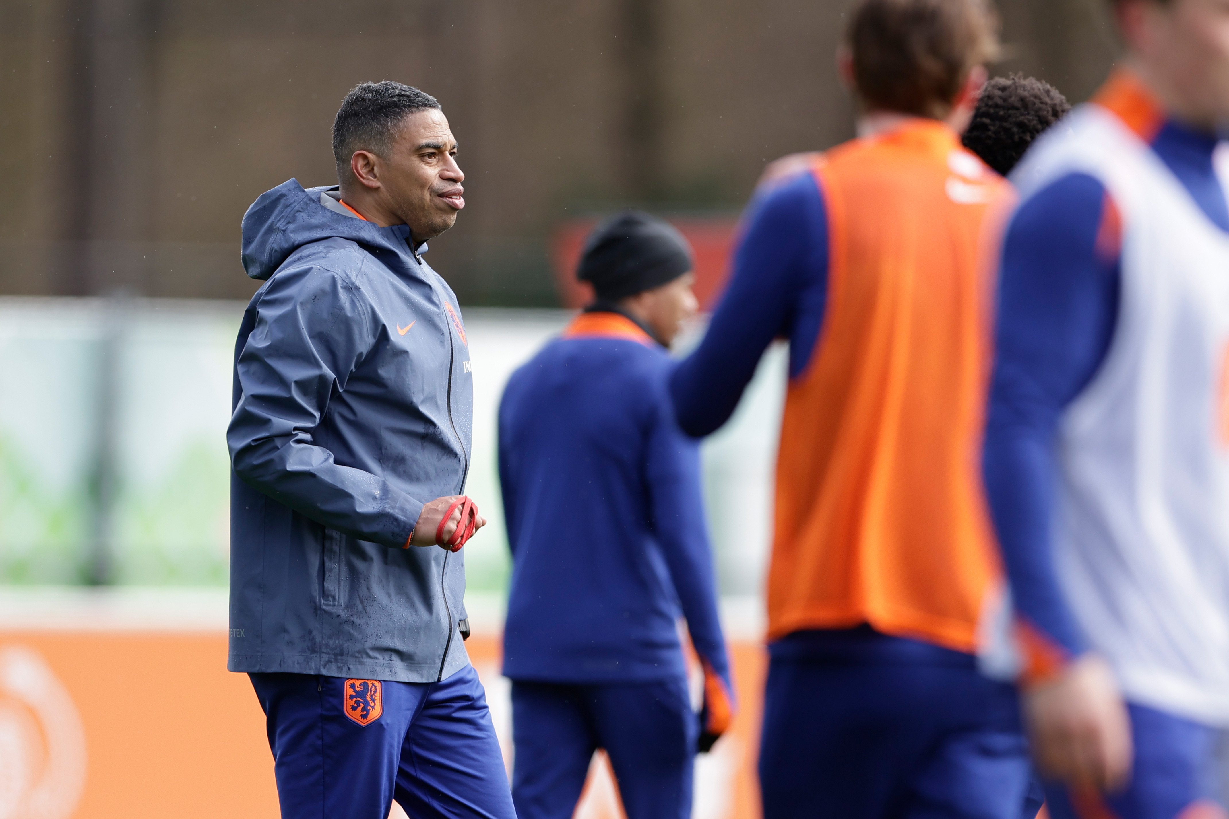 Reiziger als bondscoach van Jong Oranje op het trainingsveld