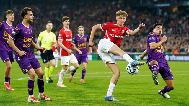 AZ blijft haken op gelijkspel: dit zijn de gevolgen voor de stand