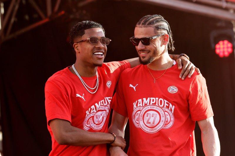 Armando Obispo en Ryan Flamingo bij het kampioensfeest van PSV