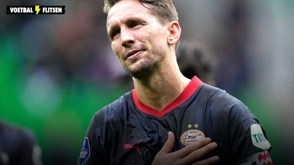 Luuk de Jong mist de eerste training van PSV en twijfelt over zijn toekomst bij de club.