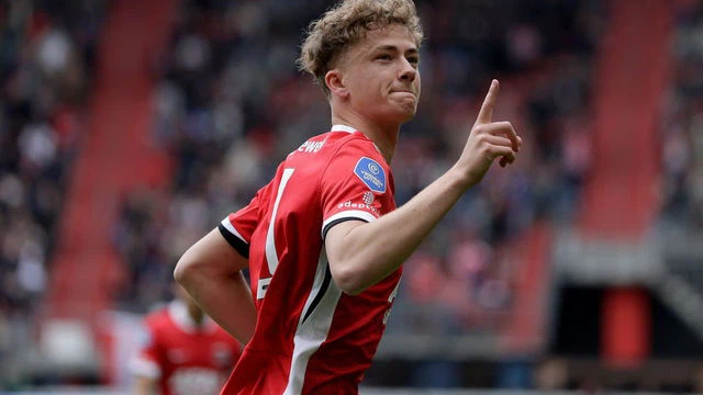 Zo overtuigde PSV Sven Mijnans en bleef Ajax met lege handen achter