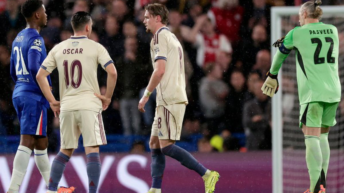Trainde ik net met A-selectie of Jong Ajax?: Amsterdamse chaos compleet na nieuwe onthullingen
