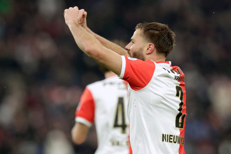 VIDEOGOAL: Bart Nieuwkoop schiet Feyenoord op voorsprong