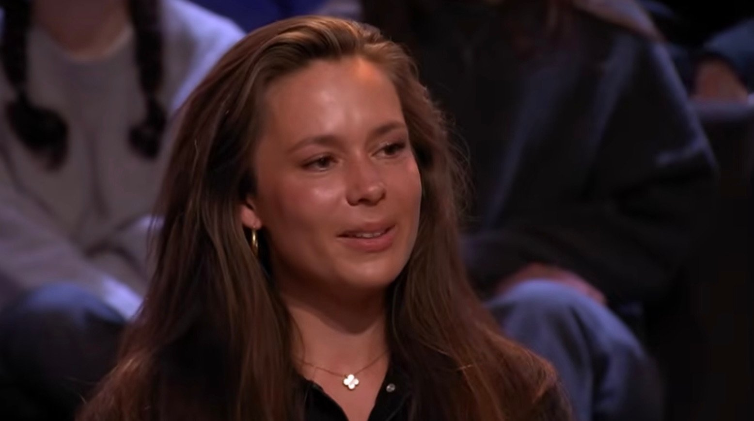 Rianne tijdens een uitzending van Eva Jinek