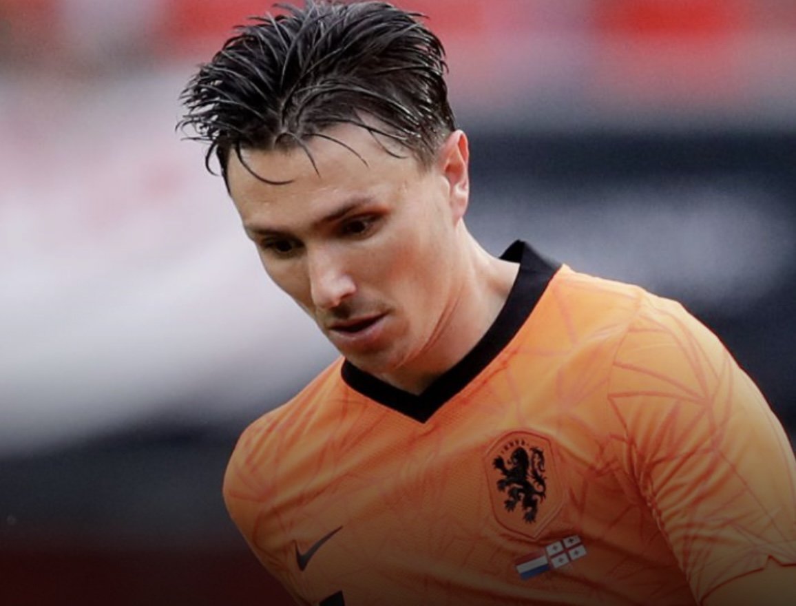 na zijn goede seizoenstart bij ajax zien nos-analisten als van hooijdonk en van der vaart ajax-speler steven berghuis graag terugkeren in het nederlands elftal