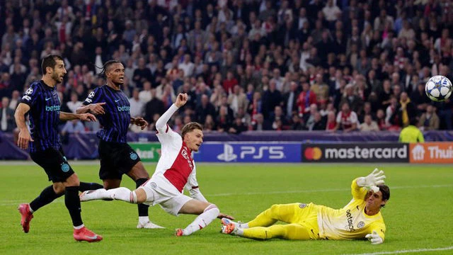 Ajax wil Sommer, maar Club Brugge mengt zich