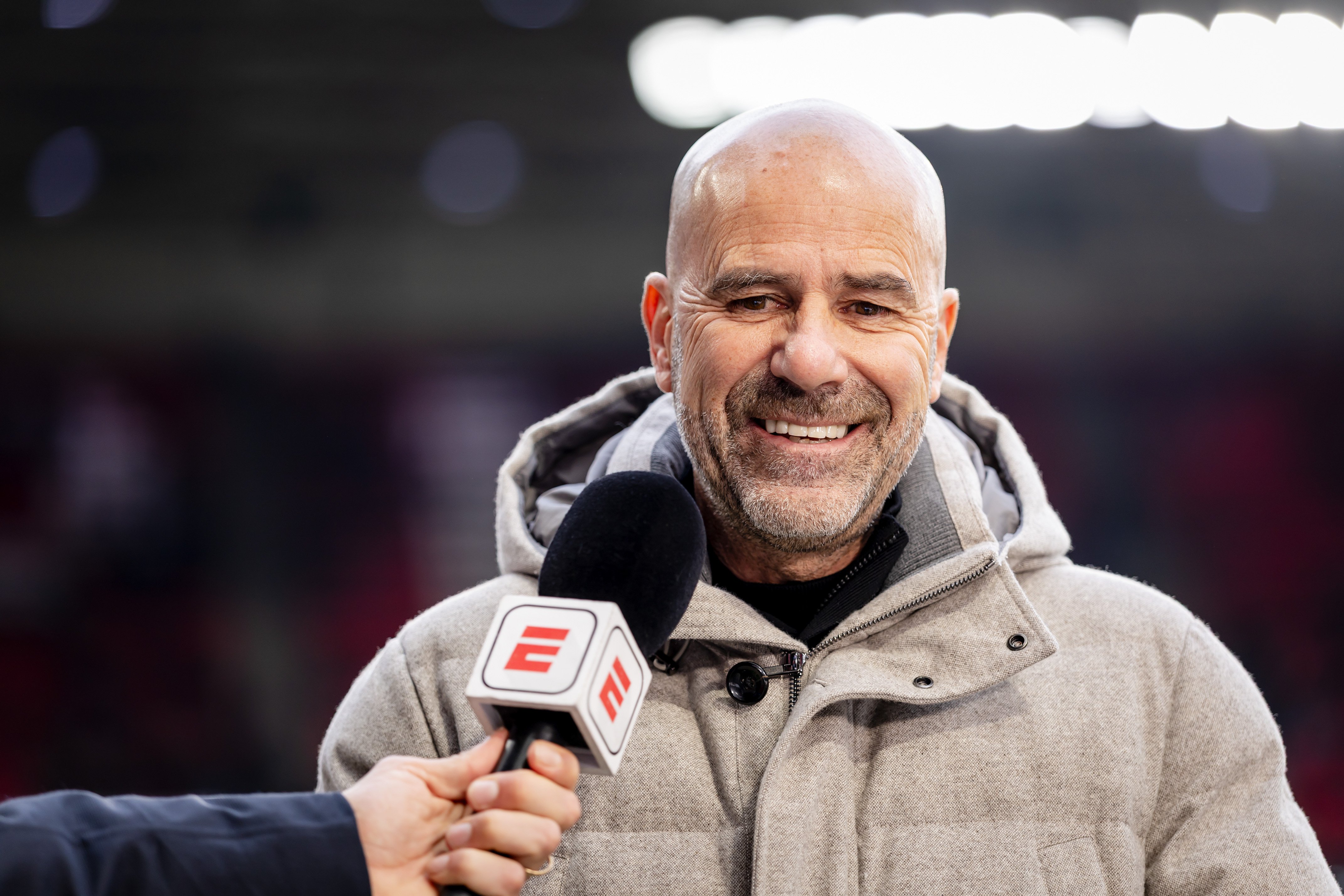 Peter Bosz verlengde vlak na de 3-0 zege op Feyenoord zijn contract bij PSV tot 2028.