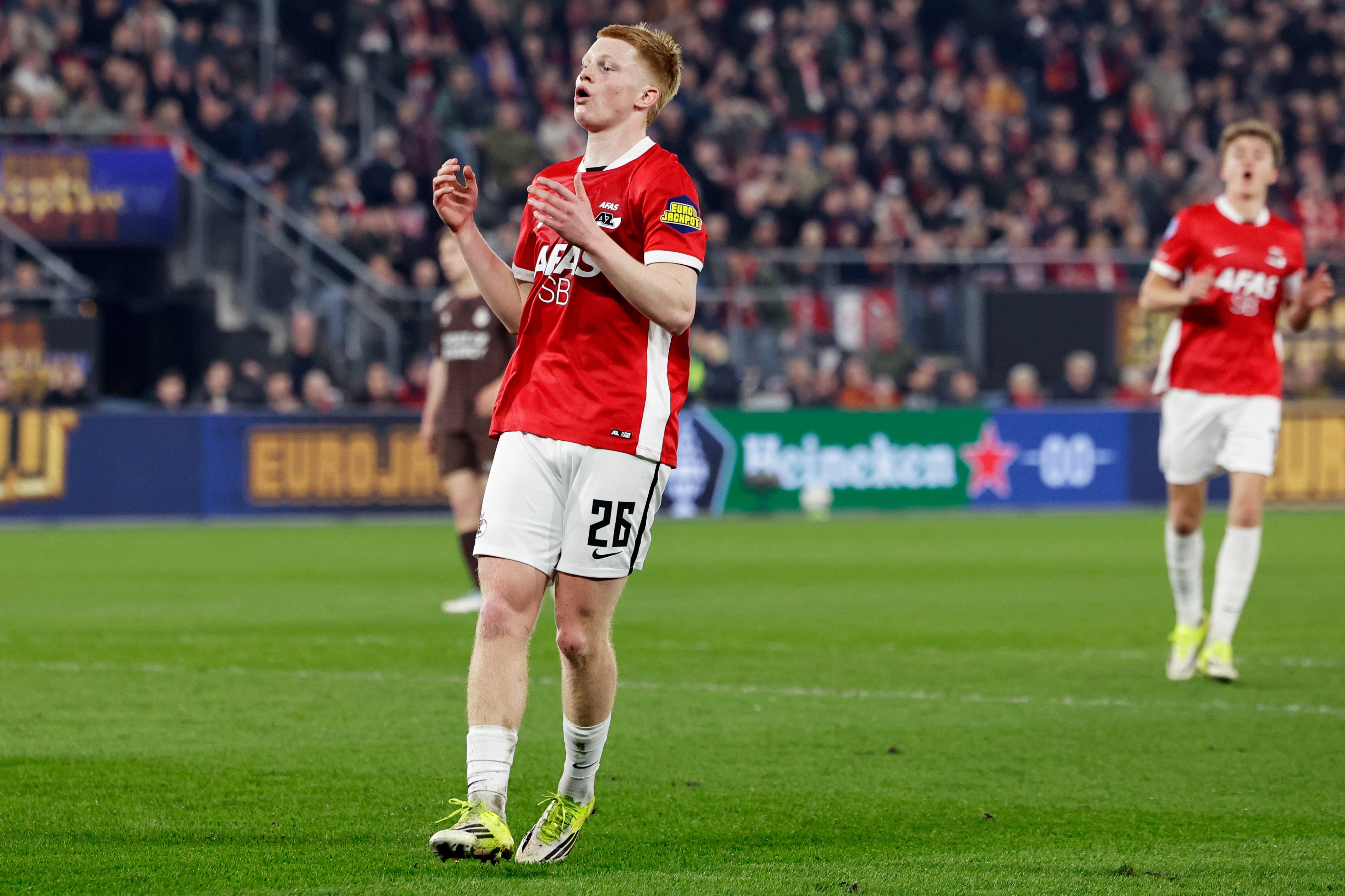 Fans lachen om geruchten rond AZ-talent: Met de week lachwekkender