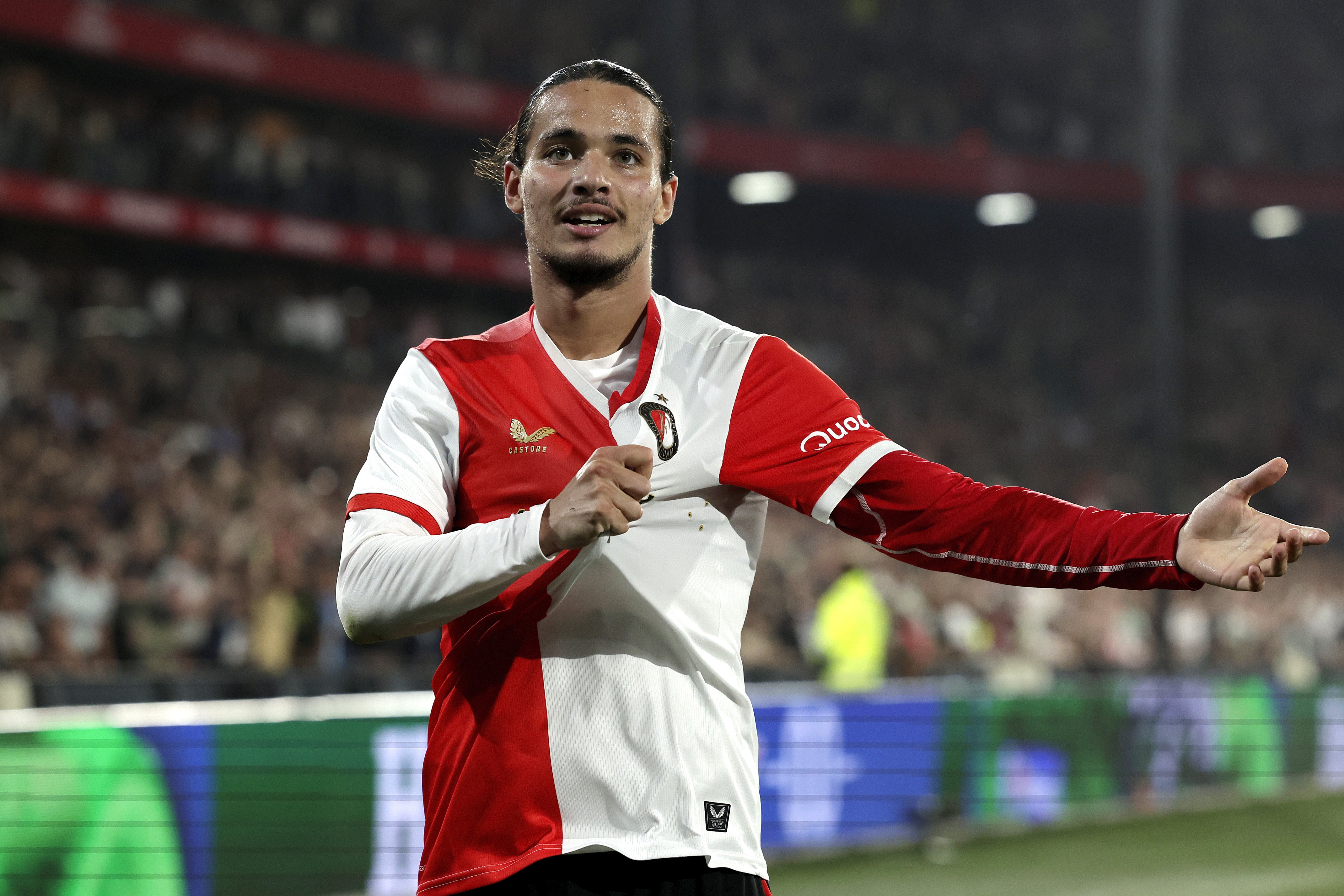 Anis Hadj Moussa in actie namens Feyenoord: de Algerijnse vleugelaanvaller staat in de belangstelling van Olympique Marseille.