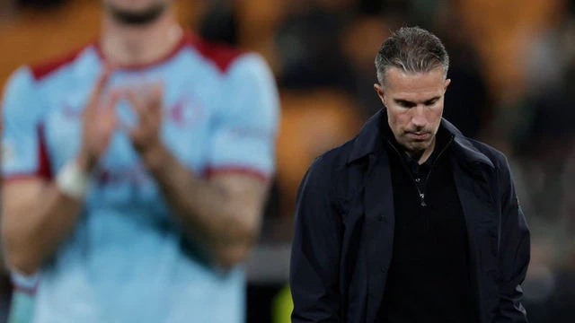 Waarom Te Kloese Van Persie voorlopig laat zitten, ondanks de onrust