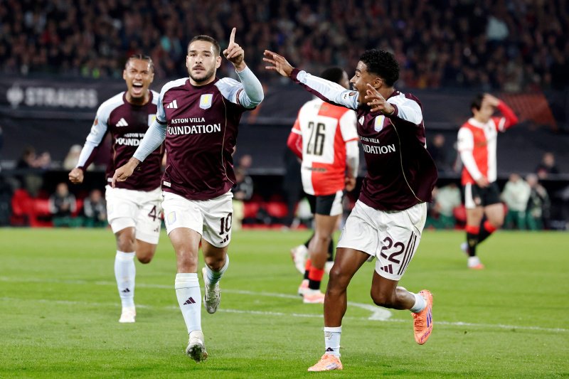 Drie Nederlanders wachten bij Aston Villa op hun finale-moment
