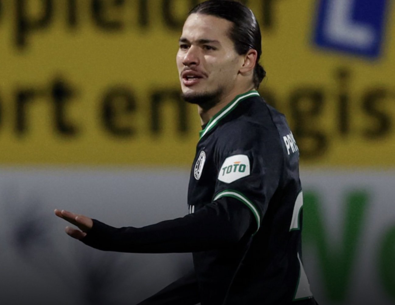 Hadj Moussa tijdens een wedstrijd: Benfica lijkt zijn komst nu te heroverwegen door João Felix.