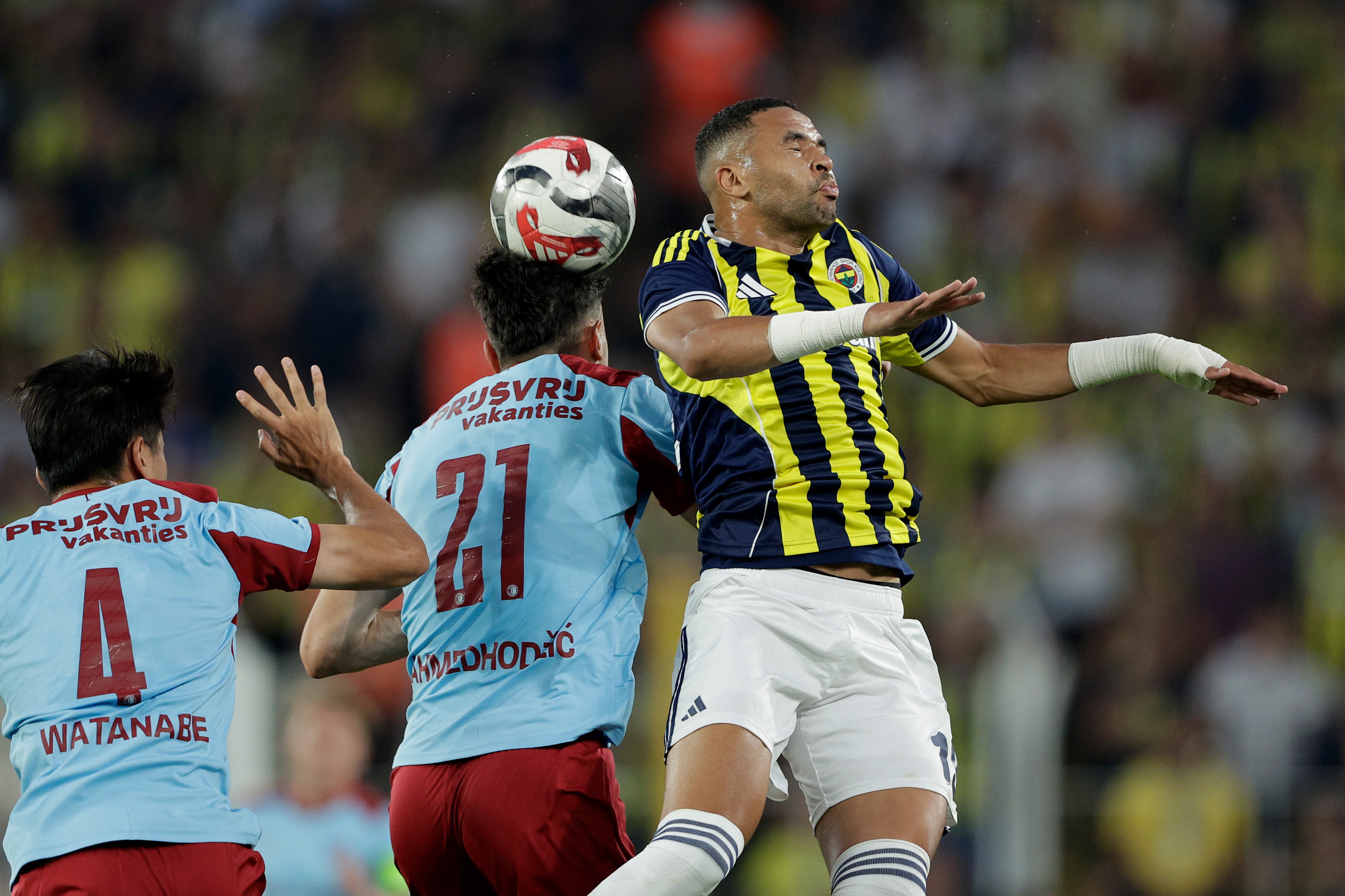 watanabe scoort tegen fenerbahce