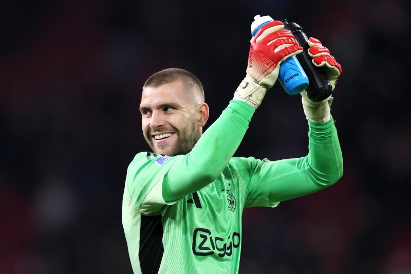 Paes bouwt bij Ajax en in Indonesie tegelijk aan zijn gezag