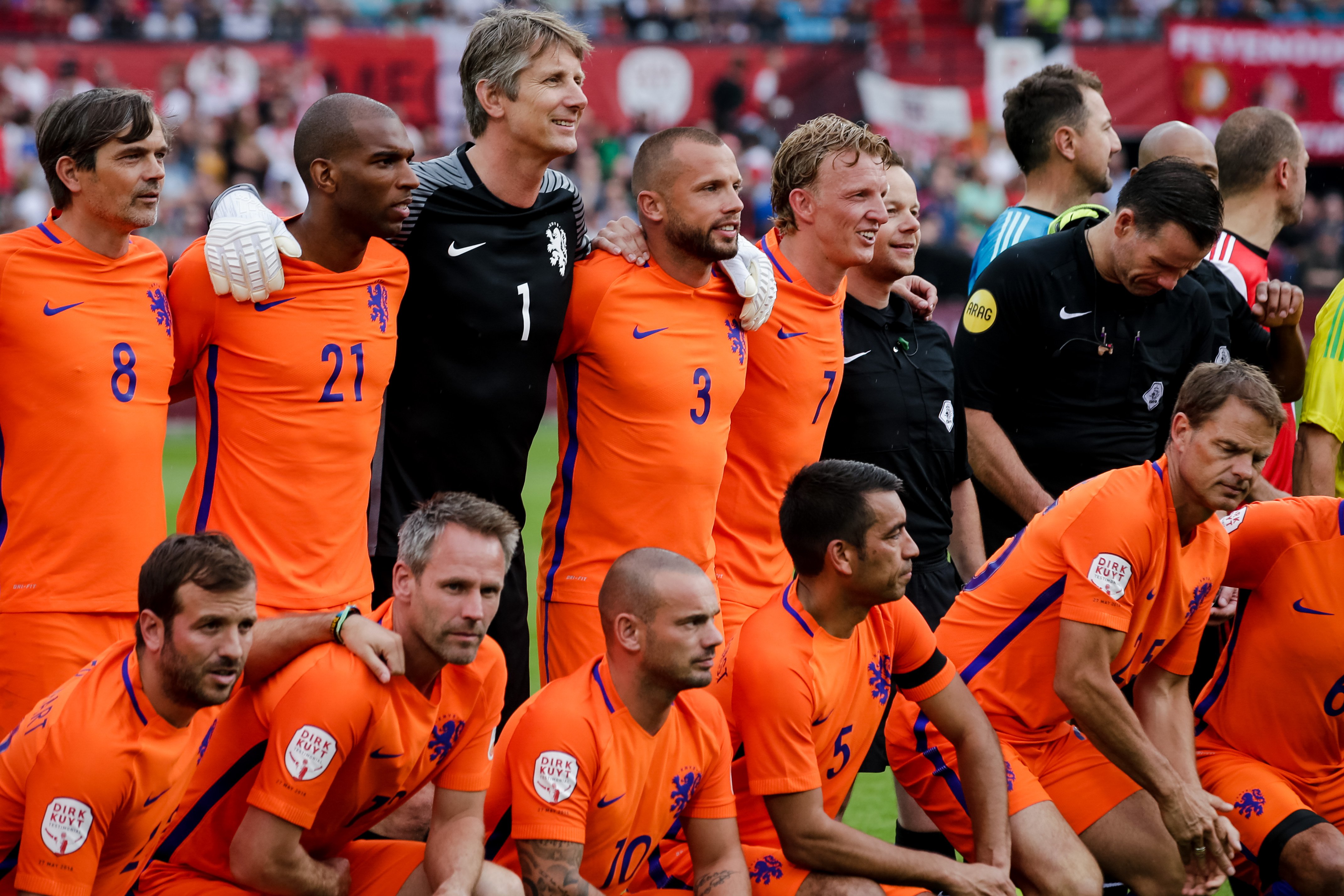 Een aantal top-internationals nemen het tegen elkaar op in 'Football Island'