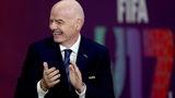 Infantino lijkt overal tegelijk op WK: zo duikt FIFA-baas bij zoveel wedstrijden op