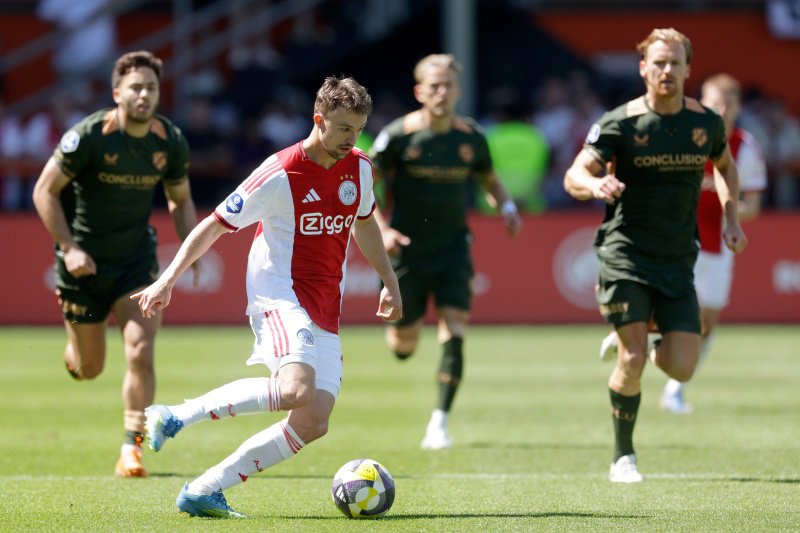 Kijkers begrijpen drinkpauze tijdens Ajax-Utrecht niet