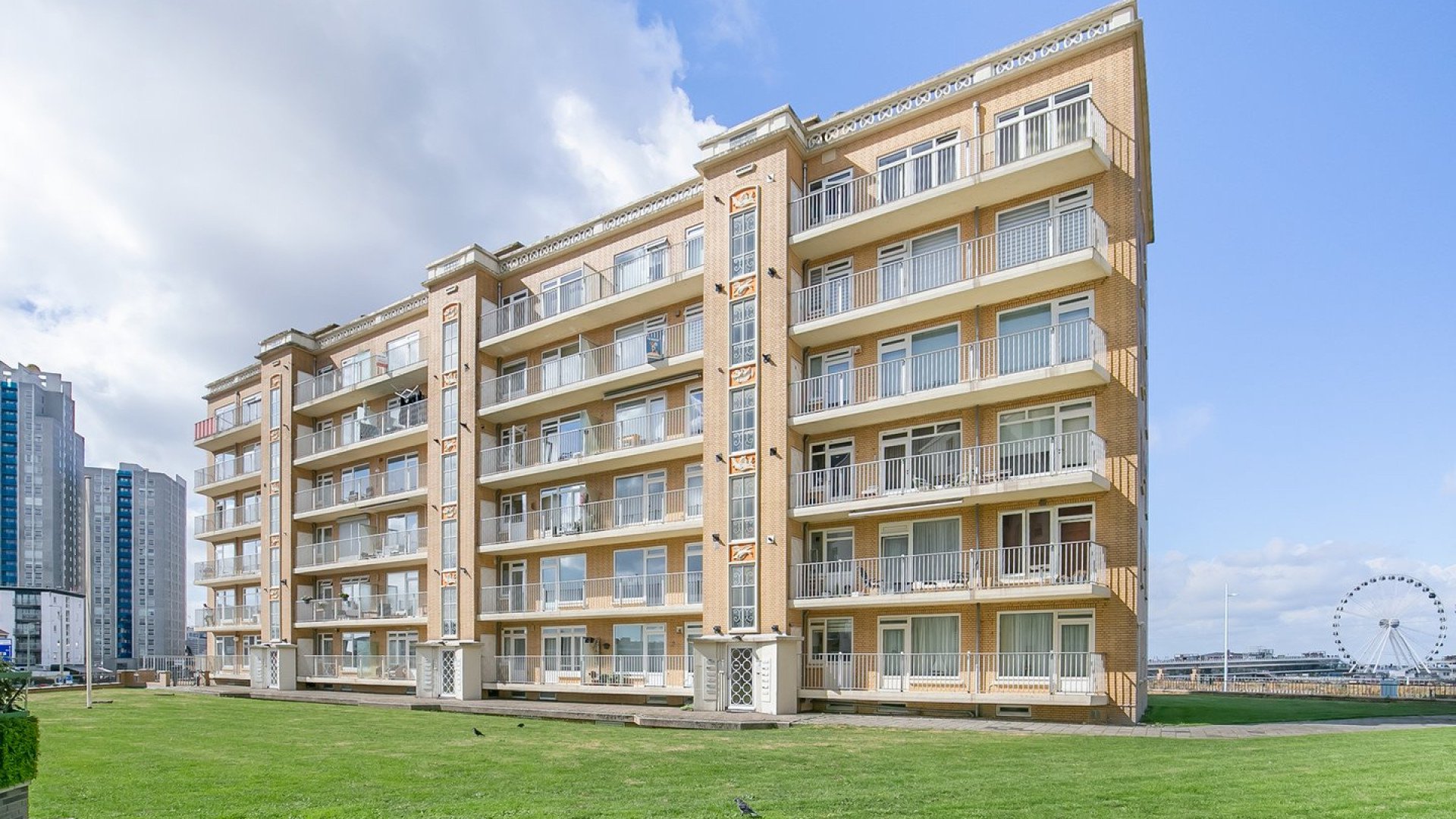 Rene van der Gijp is de nieuwe eigenaar van dit prachtige appartement