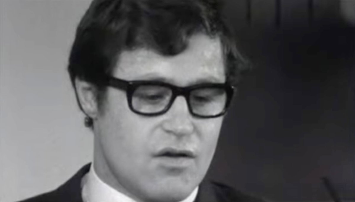 IJzeren Rinus Israel in zijn jonge jaren: kalm van buiten, keihard op het veld. De oud-speler van Feyenoord en Oranje overleed op 83 jarige leeftijd in 2025